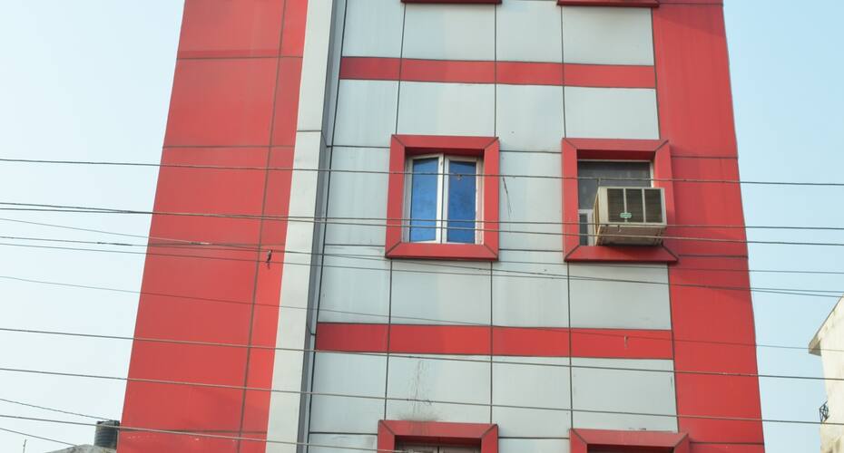 Hotel Just9 Inn, Lucknow 1